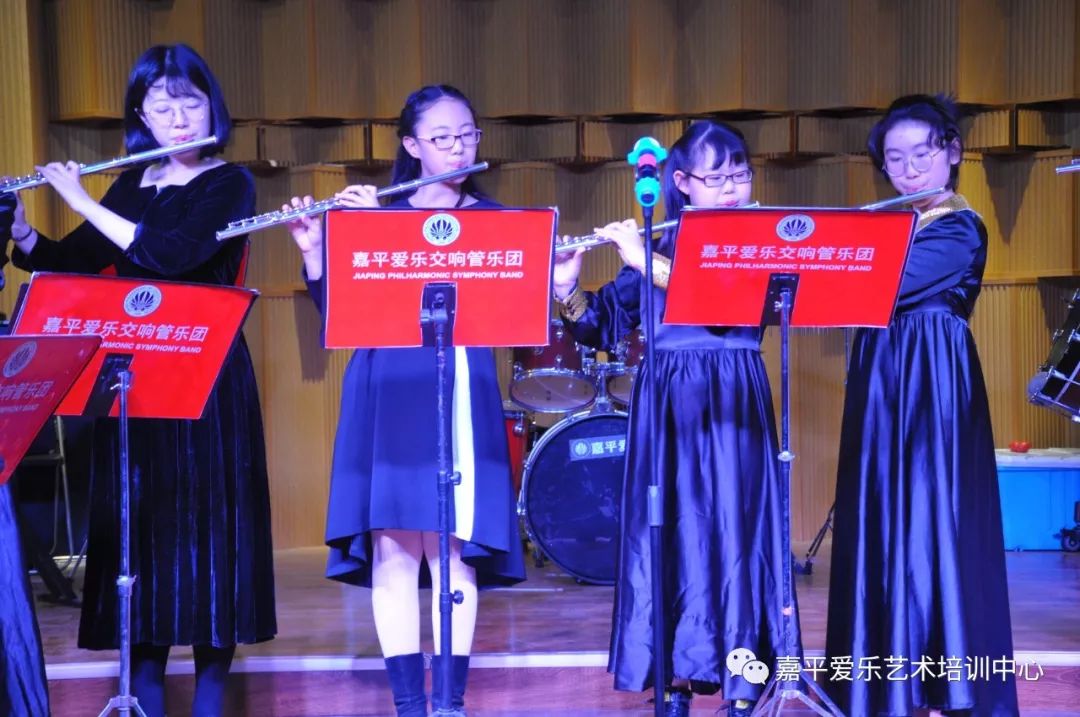 刘伟老师和他的学生们长笛音乐会圆满成功！