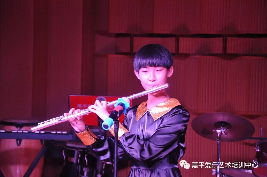 刘伟老师和他的学生们长笛音乐会圆满成功！