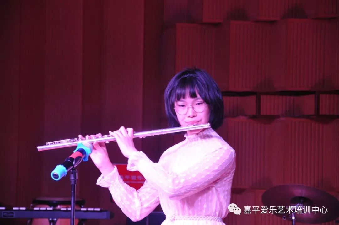刘伟老师和他的学生们长笛音乐会圆满成功！