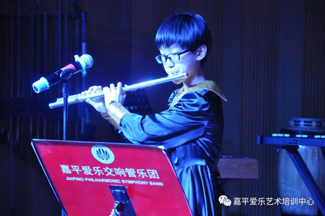 刘伟老师和他的学生们长笛音乐会圆满成功！