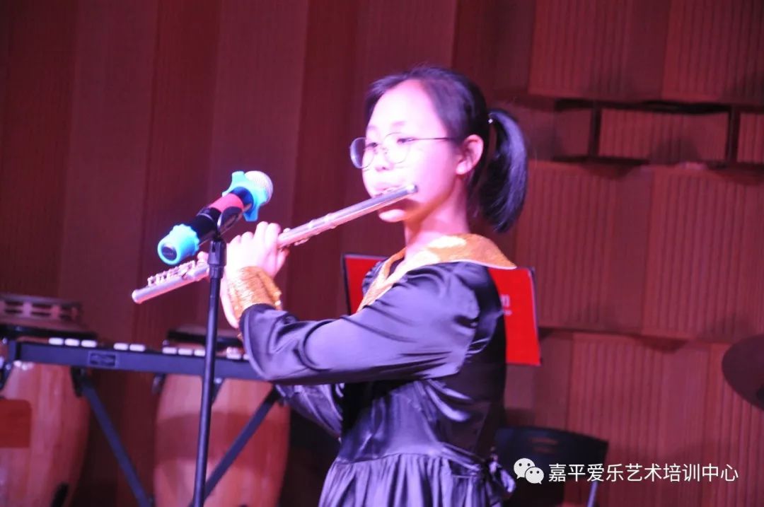 刘伟老师和他的学生们长笛音乐会圆满成功！