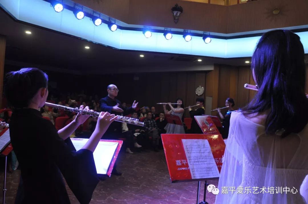 刘伟老师和他的学生们长笛音乐会圆满成功！