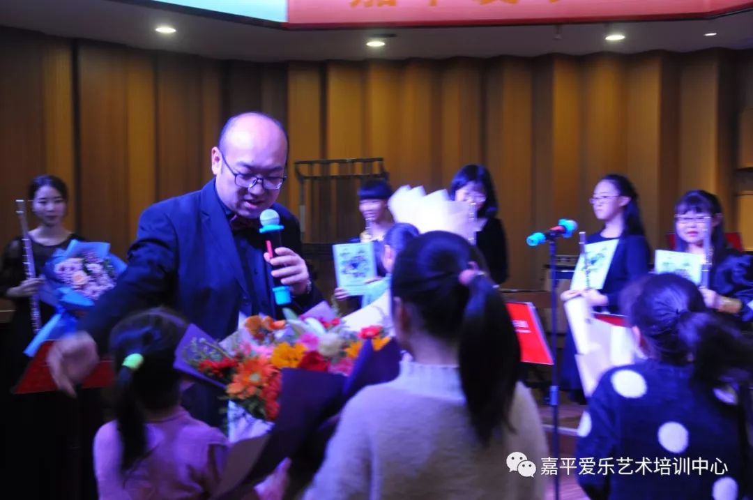 刘伟老师和他的学生们长笛音乐会圆满成功！