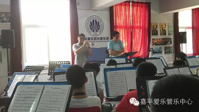 赵本航做客嘉平爱乐激励阳光乐团学生