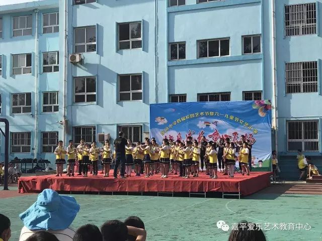 嘉平爱乐教师交响管乐团亲情助阵石家庄市各小学六一文化艺术节