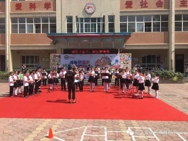 嘉平爱乐教师交响管乐团亲情助阵石家庄市各小学六一文化艺术节